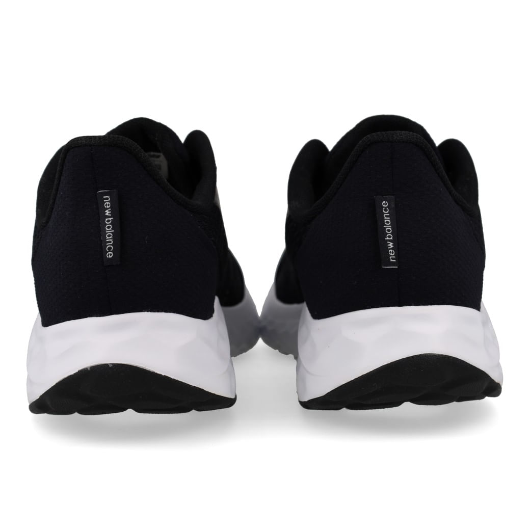 New Balance Tenis FRESH FOAM MARISZT4 Preto-Prata Sint_7__